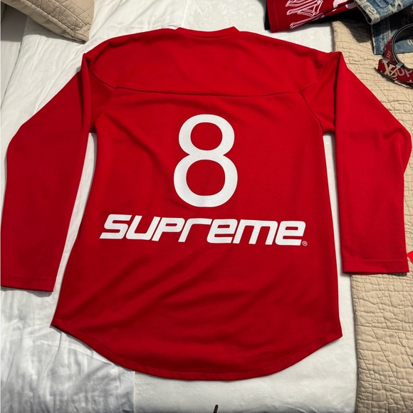 Supreme - Picture 2 of 8